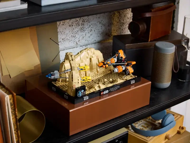LEGO® Star Wars™ 75380 Závody kluzáků v Mos Espa – diorama