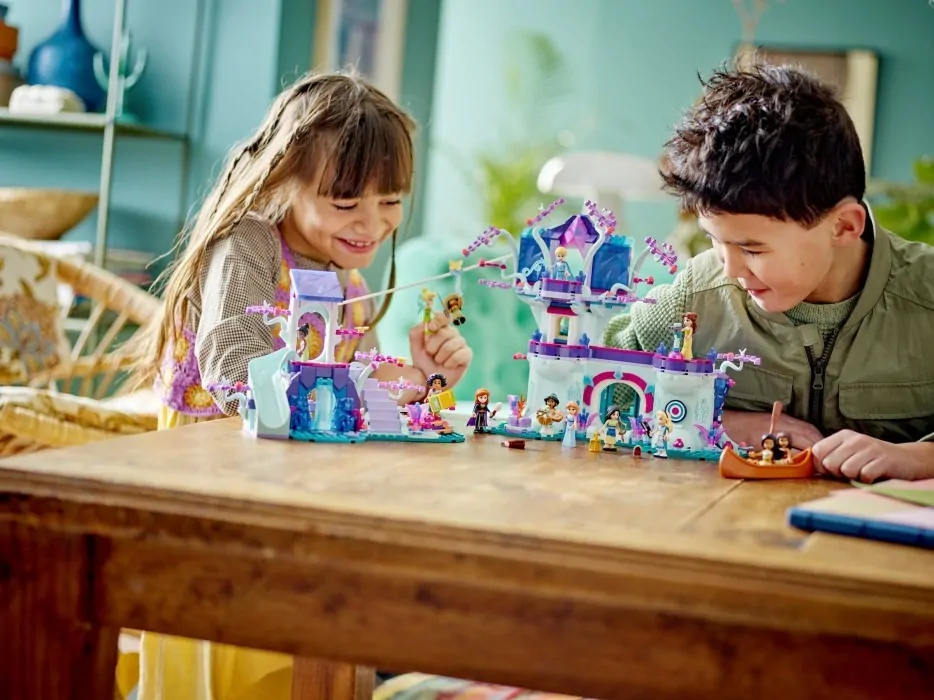 LEGO® Disney 43215 Kouzelný domek na stromě