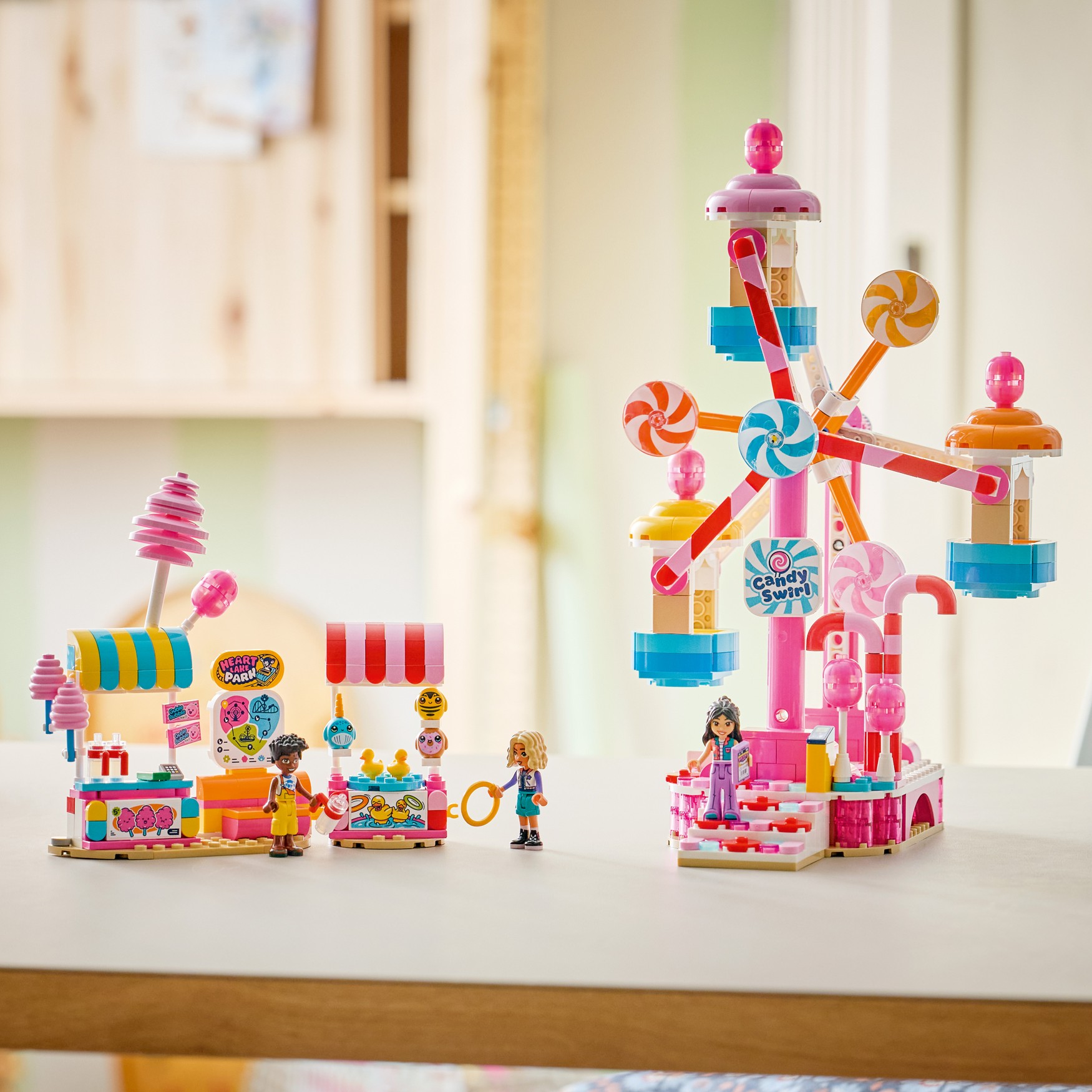 LEGO® Friends 42700 Kolotoč se sladkostmi a cupcaky